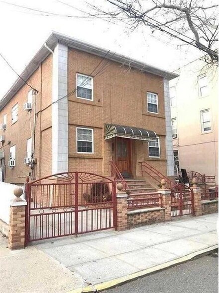 156 Bay 13 St, Brooklyn, NY 11214