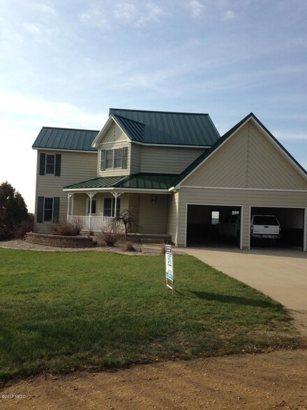 492 W Lake Dr, Lake Norden, SD 57248