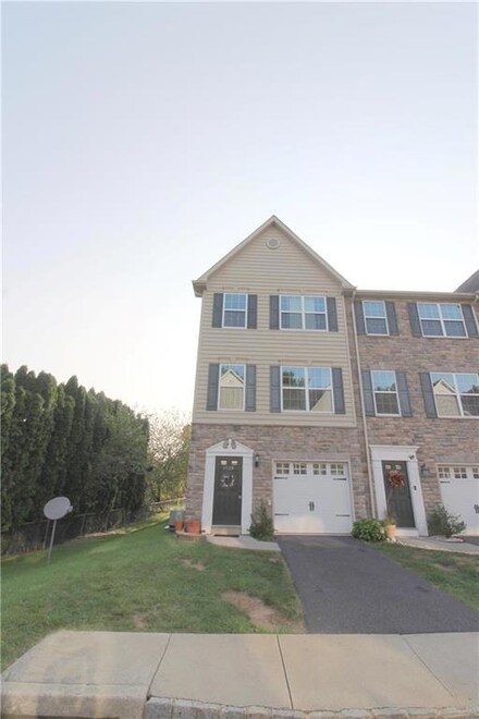 1529 Brookstone Place, Hellertown, PA 18055
