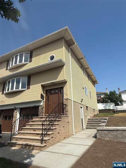 152 12th St, Wood Ridge, NJ 07075
