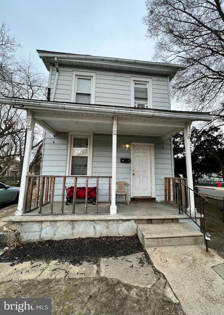 913 Spruce St, Paulsboro, NJ 08066