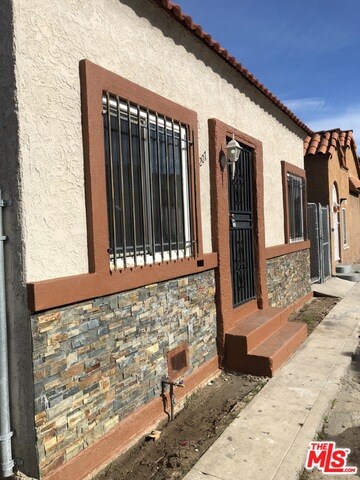 1207 E Barcelona Place, Long Beach, CA 90813