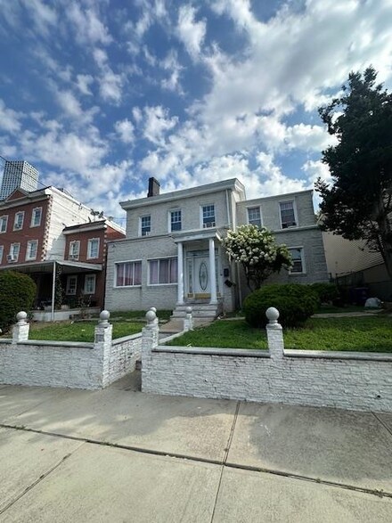 62 Henry St, Jersey City, NJ 07306