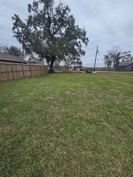 4520 Nichols St, Houston, TX 77020