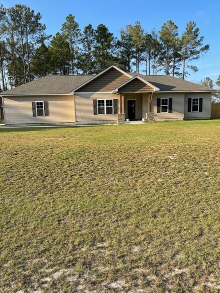 3041 Baymeadows Dr W, Douglas, GA 31535