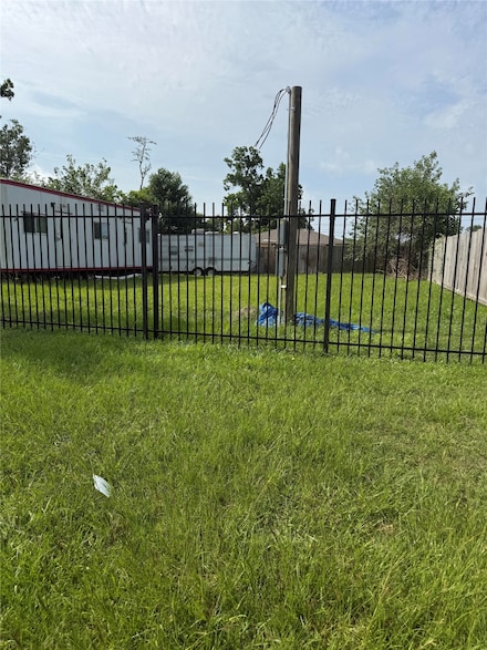 845 S Victory Dr, Houston, TX 77088