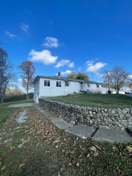 3750 E 600 N, Whiteland, IN 46184