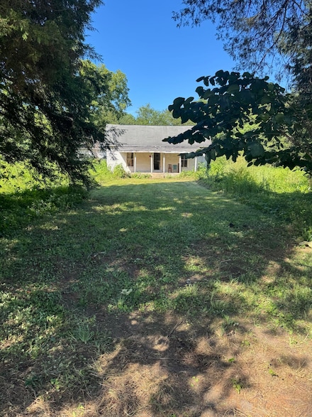 155 Gray St, Graysville, TN 37338