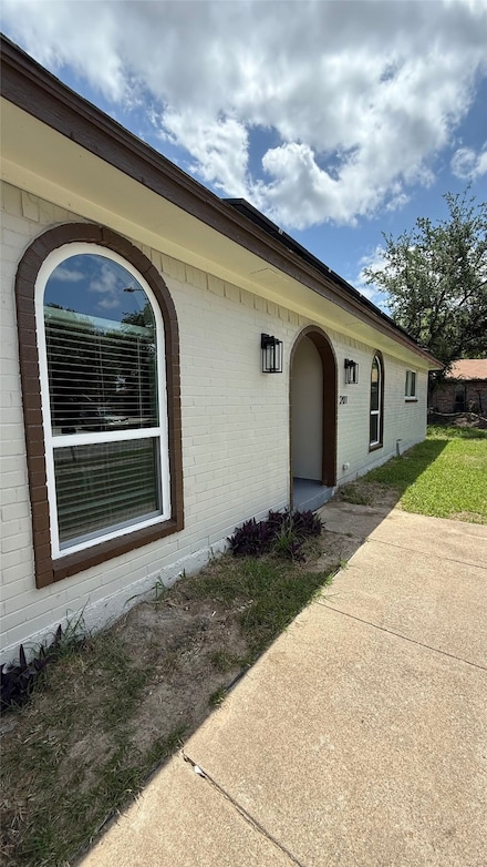 201 Fleetwood Ct, Arlington, TX 76014