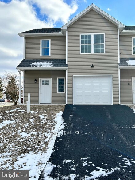37 Railroad St, Cressona, PA 17929