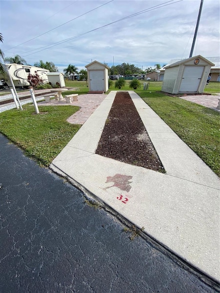 2969 Fairway Dr Unit 32, Bowling Green, FL 33834