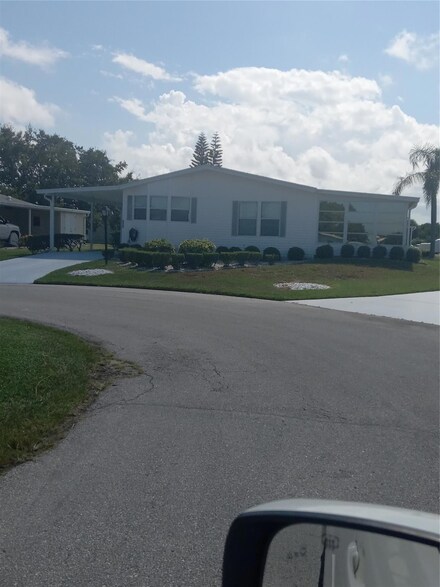 8483 Filifera Ct, Port St. Lucie, FL 34952