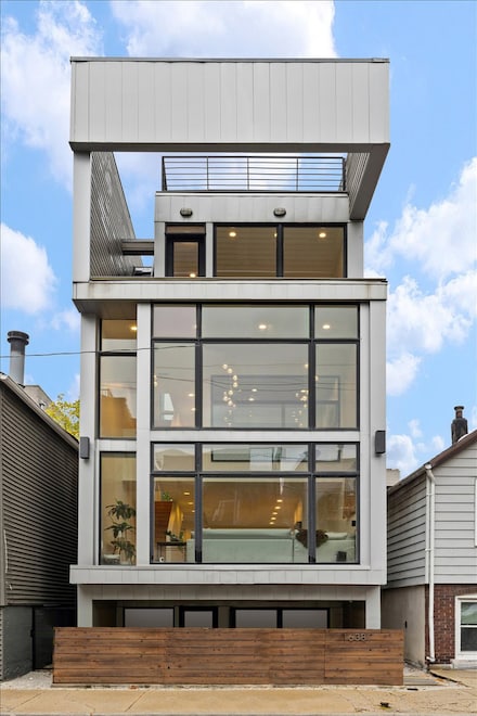 1638 W Ontario St, Chicago, IL 60622