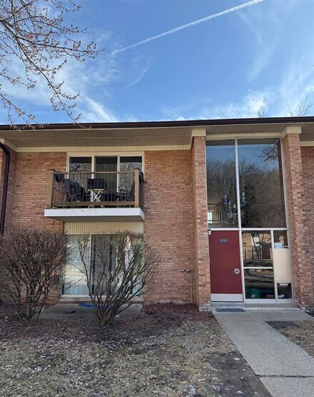 1233 Island Dr Unit 201, Ann Arbor, MI 48105