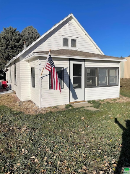 215 12th St, Vermillion, SD 57069