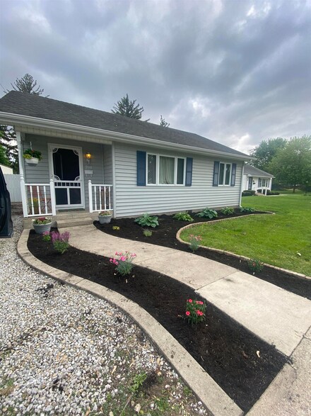 209 W Second St, Fairmount, IN 46928
