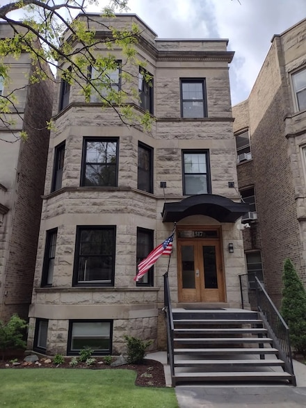 1317 W Eddy St Unit 1, Chicago, IL 60657