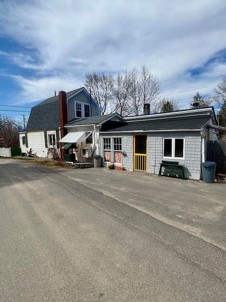 2 Bridges Rd, Verona Island, ME 04416