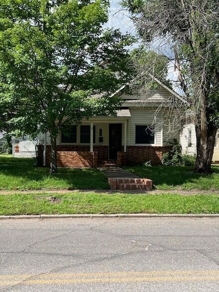 323 E 20th St, Pittsburg, KS 66762