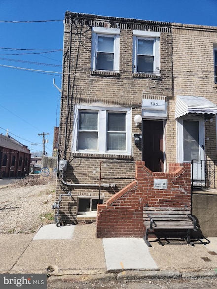 825 Dauphin St, Camden, NJ 08103