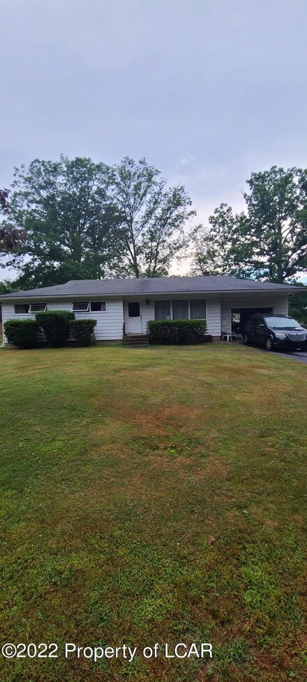 28 Woodcrest Ave, Mountain Top, PA 18707