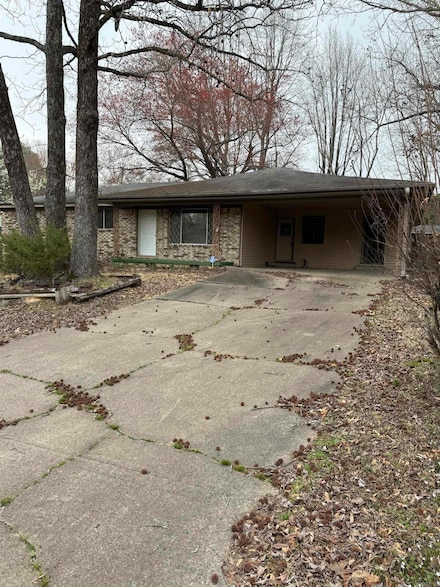 1025 Oakhurst Dr, Jacksonville, AR 72076