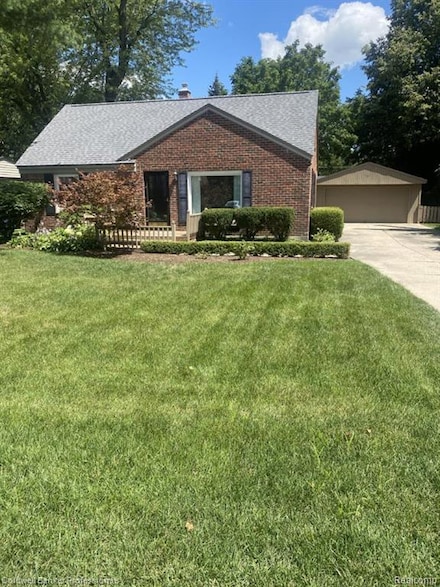 1921 Beverly St, Sylvan Lake, MI 48320