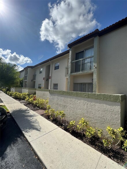 3317 NW 101st Ave, Coral Springs, FL 33065