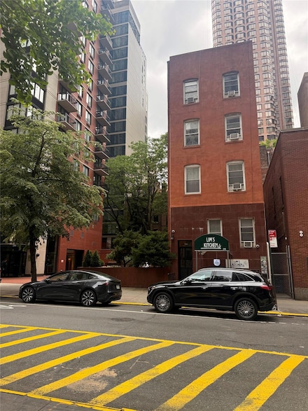 242 E 40th St, New York, NY 10016