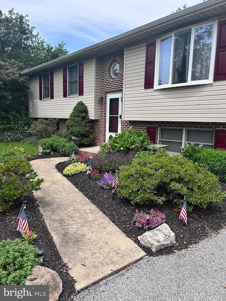 401 E Rosebud Rd, Myerstown, PA 17067