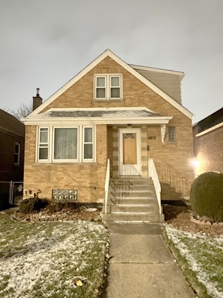 5754 S Kolmar Ave, Chicago, IL 60629