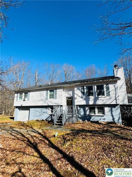 105 Fawn Ln, Albrightsville, PA 18210