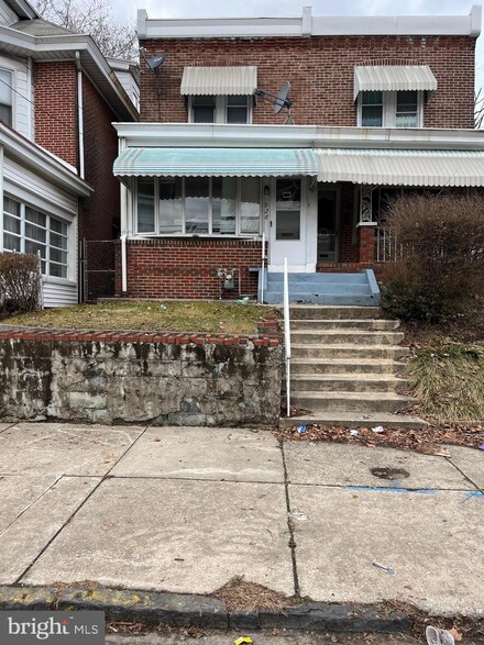 928 W 3rd St, Chester, PA 19013