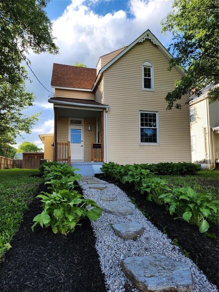 129 S 16th St, Belleville, IL 62220