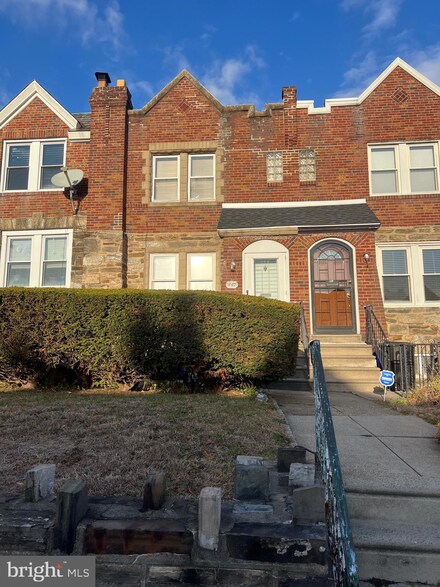 447 Alcott St, Philadelphia, PA 19120