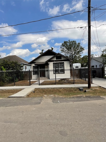 2206 Stevens St, Houston, TX 77026