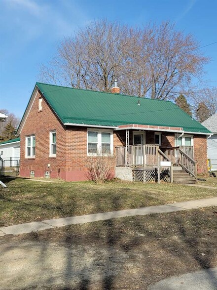 624 4th Ave SW, Oelwein, IA 50662