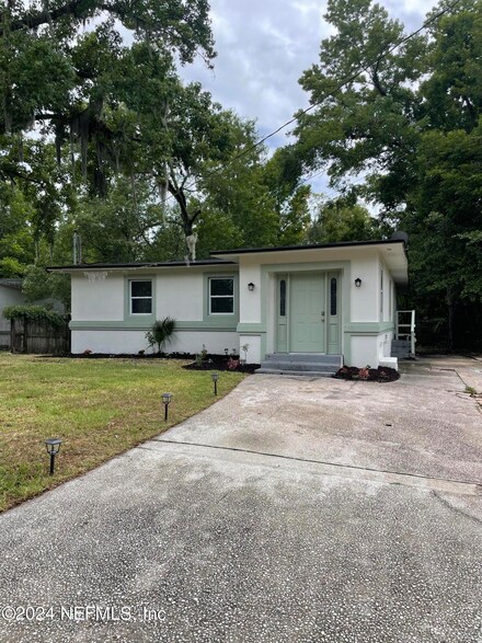 6902 Rhode Island Dr W, Jacksonville, FL 32209