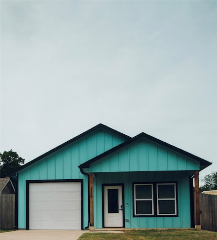 729 E Sears St, Denison, TX 75021