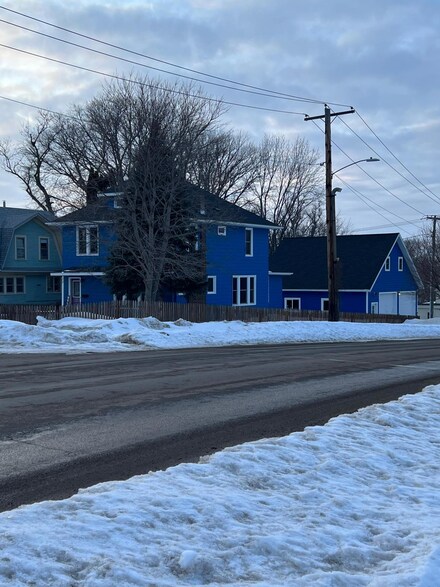 411 E 6th St, Morris, MN 56267
