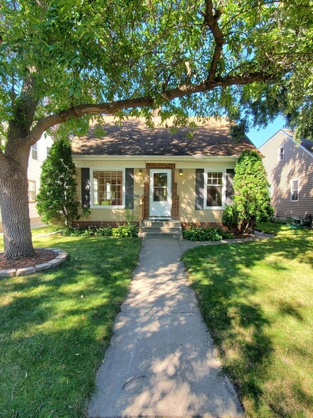 3929 Scott Ave N, Robbinsdale, MN 55422