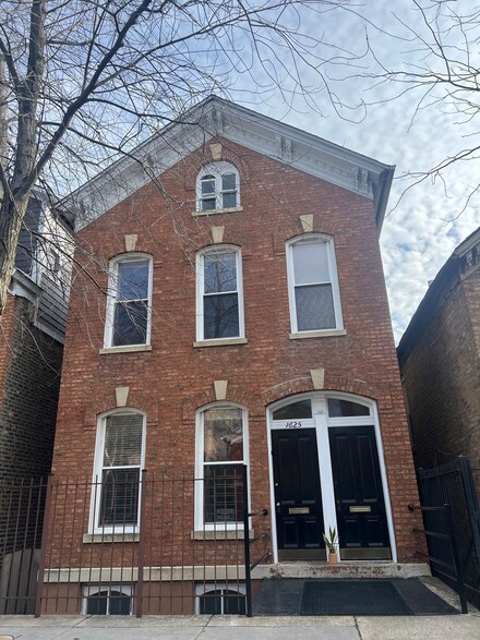 1625 W Julian St, Chicago, IL 60622