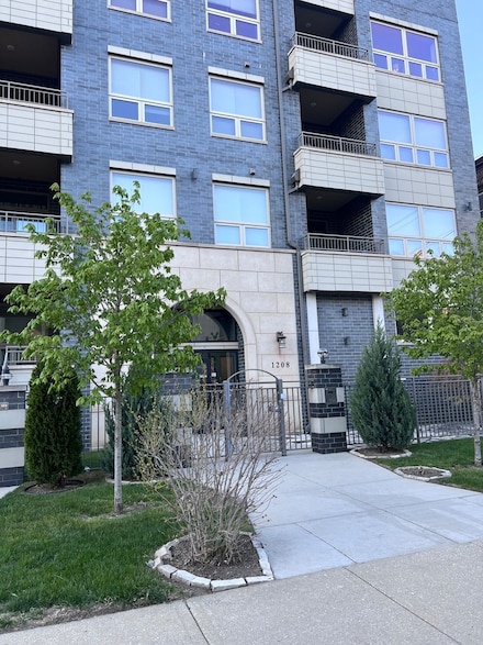 1208 E 64th St Unit 3C, Chicago, IL 60637