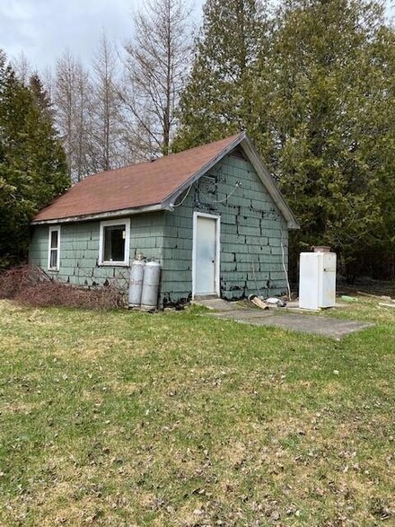 7486 Michigan 77, Germfask, MI 49836
