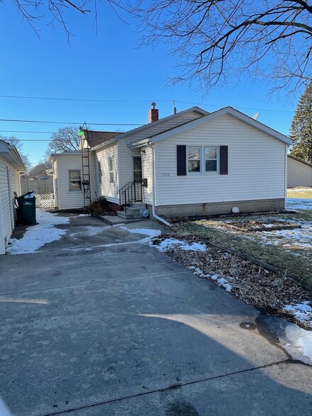 1200 S Park St, Streator, IL 61364