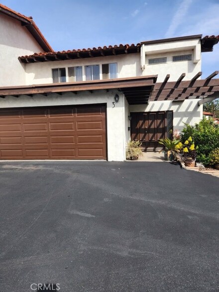 835 Amigos Way Unit 3, Newport Beach, CA 92660