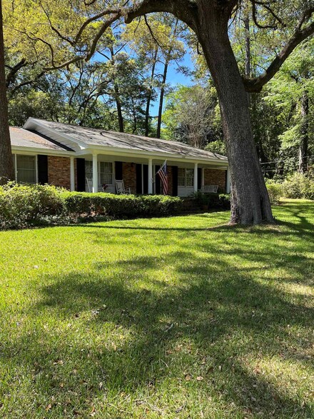 1107 Ivanhoe Rd, Tallahassee, FL 32312