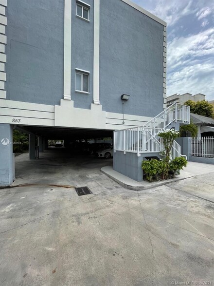 853 SW 2nd St Unit 206, Miami, FL 33130
