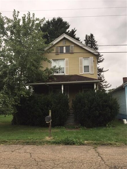 204 Railroad Ave, Avonmore, PA 15618
