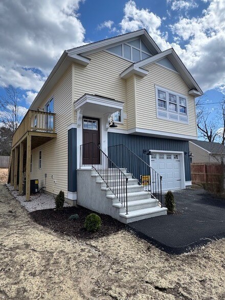 23 Henry St, Woonsocket, RI 02895